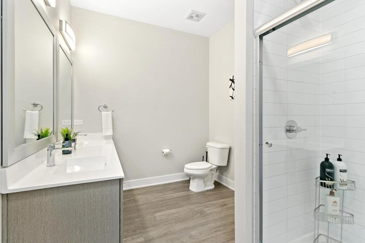 오크브룩테라스 Bright & Comfortable Oakbrook 2Br Apt Free Parking - Ob 1 아파트 외부 사진